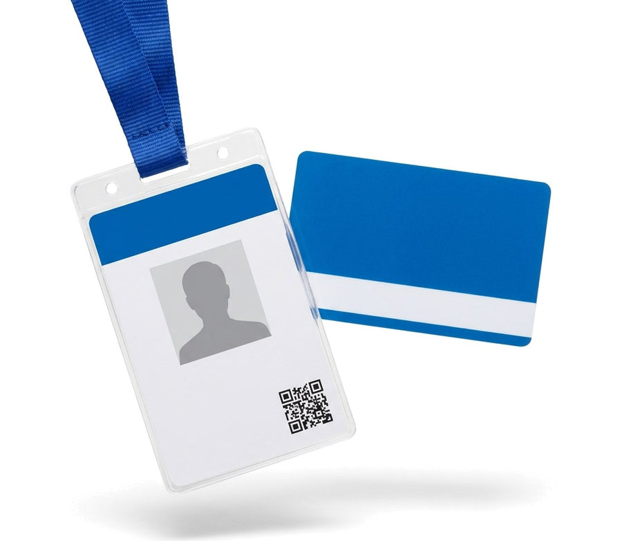 Tarjeta de empleado con foto y código QR en portatarjetas con lanyard azul y tarjeta de cliente