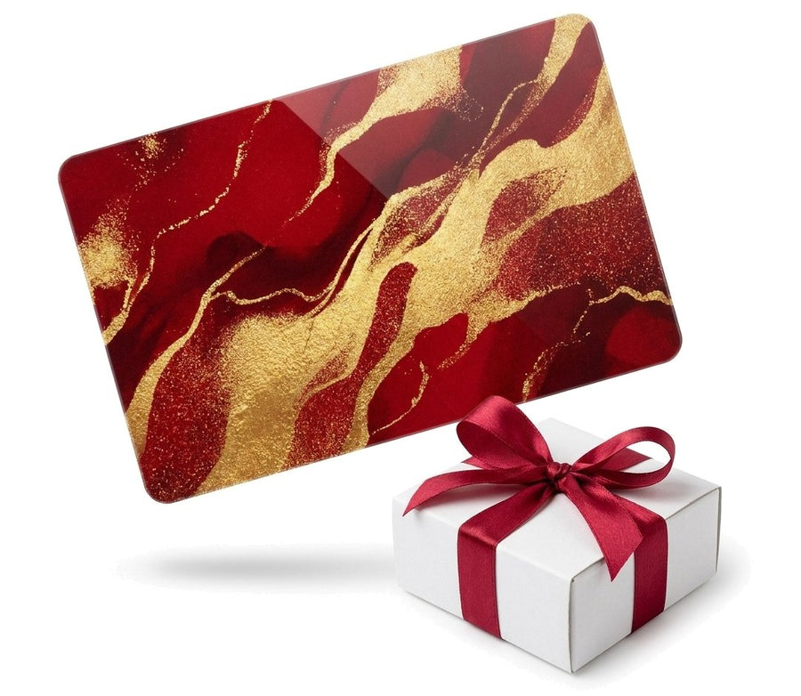 Tarjeta regalo de PVC en rojo y dorado junto a una caja de regalo con lazo